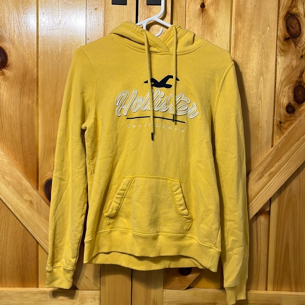 Hollister sweatshirt, size medium